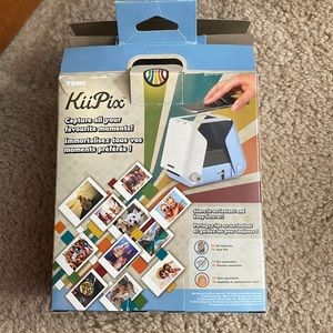 KiiPix Polaroid photo creator. Captures images from phone.